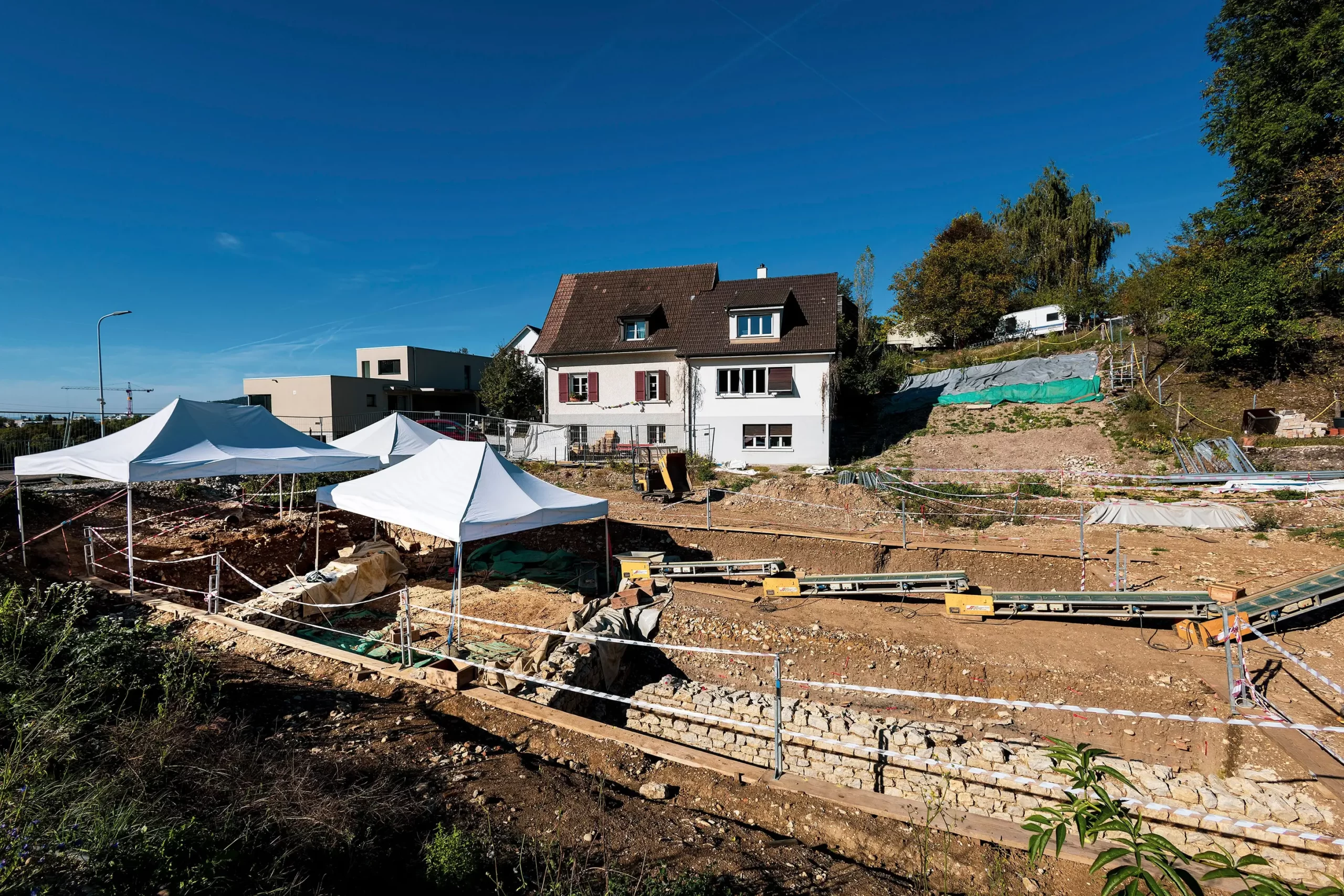 Die Notgrabung an der Sichelenstrasse dauert noch bis im Dezember 2024. Bild: Kenneth Nars