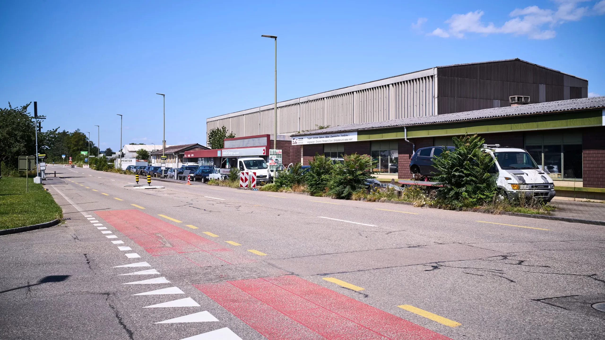 Am Ortseingang von Augst, direkt an der umstrittenen Rheinstrasse soll eine grosse Wohnüberbauung entstehen, an der auch Basel-Stadt wesentlich beteiligt ist. Bild: Roland Schmid